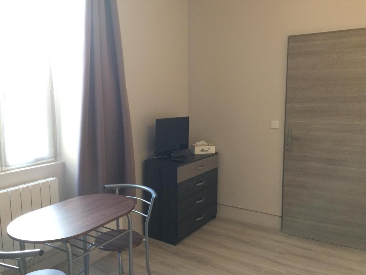 Studio Proche Gare Avec Kitchenette Et Wifi - Porte Rouge Thiviers ภายนอก รูปภาพ
